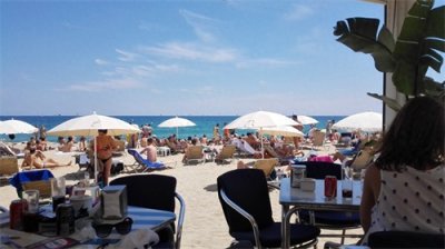 ​美国加州裸体成为新风潮，一华人男子误入天体海滩因不肯脱衣被捕