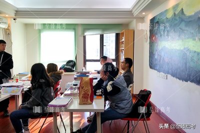 ​湖北美术学院是一本吗：美术艺考生高考前如何安排时间