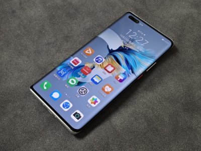 ​曲面屏与直面屏该选哪种？各有优缺点，行内人给出正确的选择答案