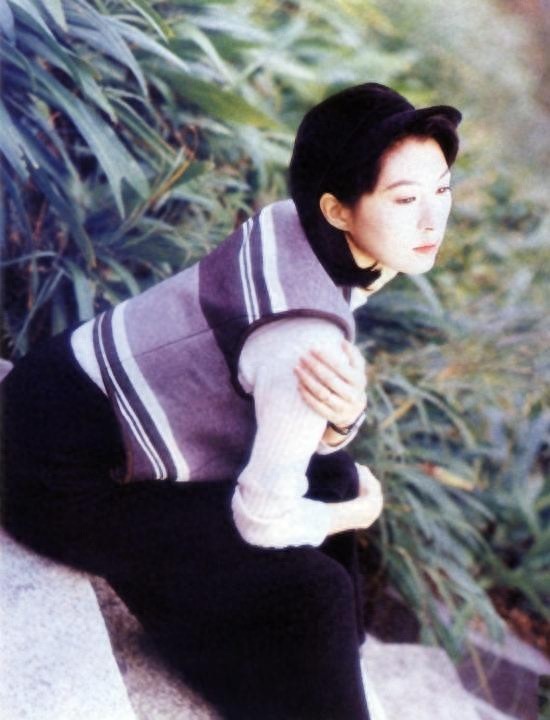 老照片：香江美人郭蔼明