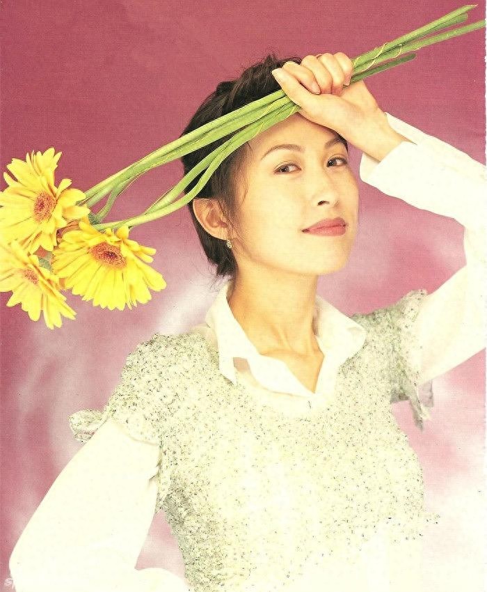 老照片：香江美人郭蔼明
