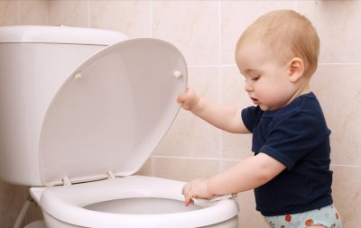 ​马桶里撒一把小苏打，立马洁净如新，一点不脏臭，赶紧在家试一试