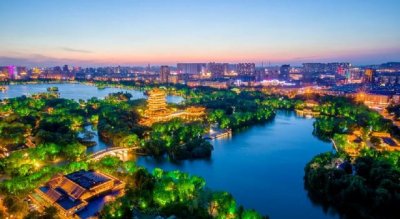 ​美到窒息！到济南一定要看靓丽的大明湖夜景，太养眼了！