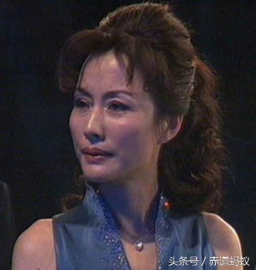 她曾与潘虹齐名，先嫁“武松”遭抛弃，又做杜淳后妈，如今变这样