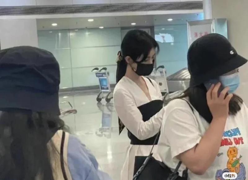 女生搞笑图片（女生过年回家前后对比）