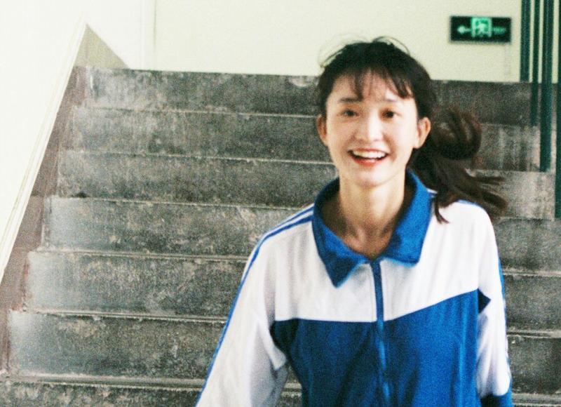 带有疏离感的女生