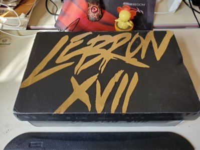 ​能否延续王者辉煌，詹皇最新17代战靴开箱