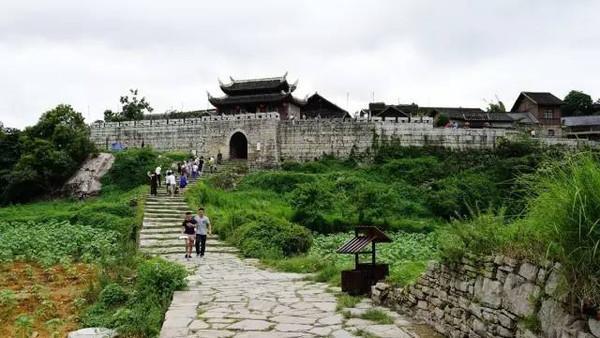从北京坐火车去贵州吧!只要9站,不到300元,沿途美景惊艳到爆