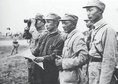 ​1942年敌军中将送给粟裕一包香烟，粟裕看后大怒：处决电报科长