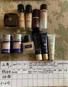 ​简单的化妆需要些什么化妆品(眉笔化下眼线)