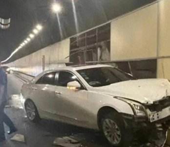 ​隧道内小车失控：撞毁水管如爆炸般瞬间，湖南惊现大事故！