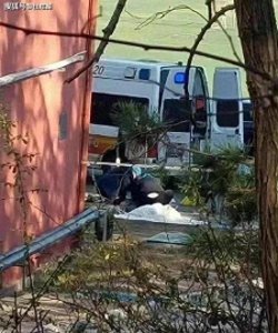 ​山东高校惊现男生坠楼悲剧，生前疑入女寝引热议