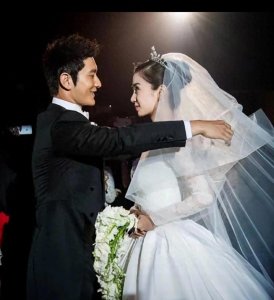 ​“世纪婚礼”后黄晓明与前妻Angelababy婚纱照再曝光：真爱如昔