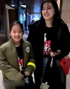 ​梅婷女儿正面照曝光，网友直呼：太美了，简直是妈妈的翻版！