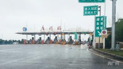 ​河南南阳回应上百台收割机无法下高速问题市农业农村局：已初步解决通行顺畅