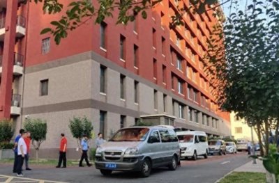 ​直击北京高考试卷押运：6点前后试卷运送车辆陆续驶向各考点