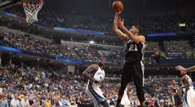 ​盘点NBA巨星十大招牌动作：后仰跳投、梦幻脚步，技术的代名词