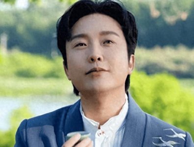 ​善恶有报？看如今＂跌落神坛＂的李玉刚，背后的真相早就清晰可见