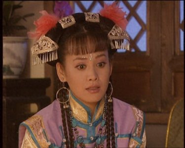 ​宁静 “胸”器逼人，身材惹火，网友辣评：岁月从不败美人