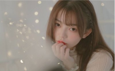 ​万芳舟：美少女星途璀璨，才华与颜值并存引万千追捧！