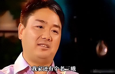 ​刘强东两妹妹的不同命运，亲妹二婚生子离世，认养的妹妹富贵加身