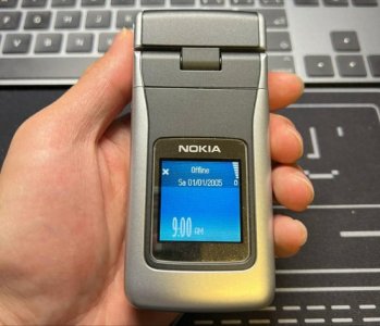 ​2005年的诺基亚N90，堪称手机中的变形金刚，如今全新开价九千元