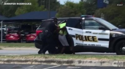​美黑人男子慢跑时被警察盘问还遭电击，事后警察却发现抓错了人