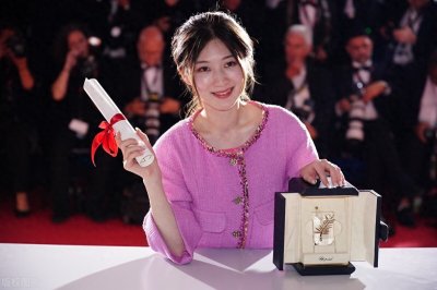 ​姚安娜“吃鸡式”演技