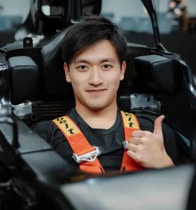​周冠宇的成功背后：父亲创办15家公司，投资1200万打造赛车跑道