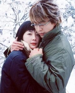 ​裴勇俊52岁近照曝光：白发苍苍与妻日本同框，变化惊人