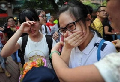 ​2025高考英语到底难吗？不同地区难度不一，考生们的说法让人心疼