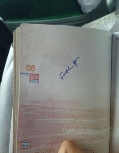 ​越边检护照写脏话 当事人称对越南公务员很失望