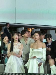 ​女演员海陆与麦迪娜14年后再同框，《新还珠格格》紫薇香妃再现童年经典