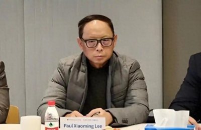 ​国内赚钱国外花！一家全入美籍，却在国内捞金，年赚8亿账上130亿