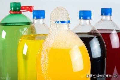 ​喝完碳酸饮料后，哪种做法更健康？是及时漱口还是马上刷牙？