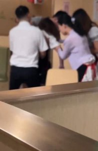 ​福建一女子在海底捞被毛肚噎死？回应：深表难过，配合警方调查