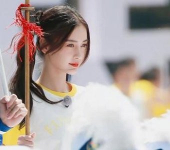 ​Angelababy跑男上绑爱心双马尾，甜美得像高中生，网友：是32岁吗