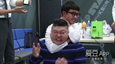 ​[EXO][新闻]160717 EXO助阵《阳光艺体能》 D.O.锁喉功制伏姜虎东