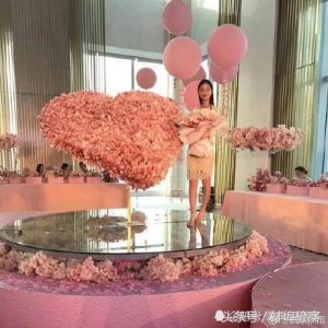​重庆男子33万现金做“有钱花”为女友庆生，银行：涉嫌违法