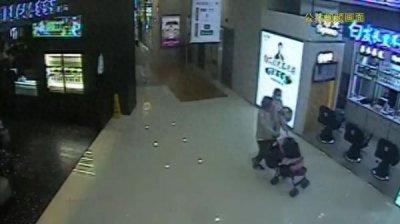 ​奇葩事件！闺蜜商场合伙盗窃，竟靠反复怀孕育有11子躲避刑罚！