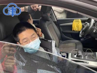 ​孙海洋夫妇接儿子回家 孙卓：与父母相处还要适应一段时间