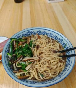 ​镇江3家老牌锅盖面馆，吃货必打卡，尝过便知何为惊艳！