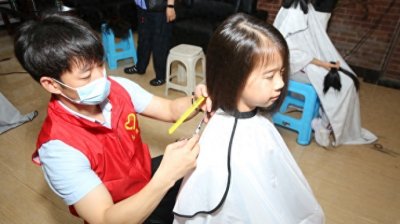 ​这场跨越十年的“为爱捐发”爱心接力，为病房里的孩子送去勇气与温暖