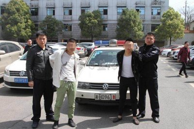 ​湖南益阳通报：两名网络主播为博眼球踩踏警车，均被拘留