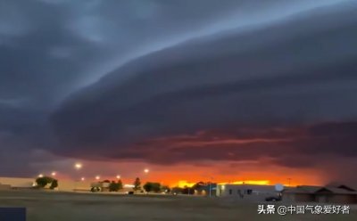 ​美国突现巨型圆盘陆架云，震撼一幕如飞碟降临！分析：的确是坏事