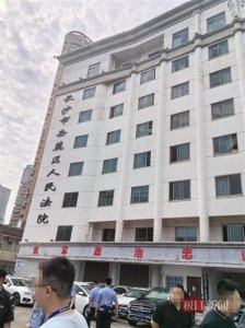 ​“长沙老师砸伤学生被判5年”庭审细节：被告人承认故意扔三角尺