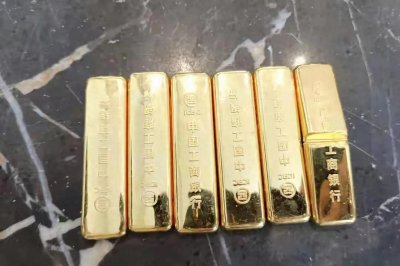 ​金价一夜大跌，杭州有投资者高位卖出6根金条，多赚1万元