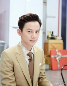 ​何炅自称“i人”，网友惊呼：他竟然是这样的一个人！颠覆我认知